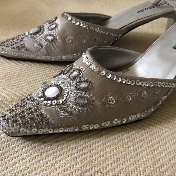 Vintage Silver Beaded Shoes - Picture 5 of 11